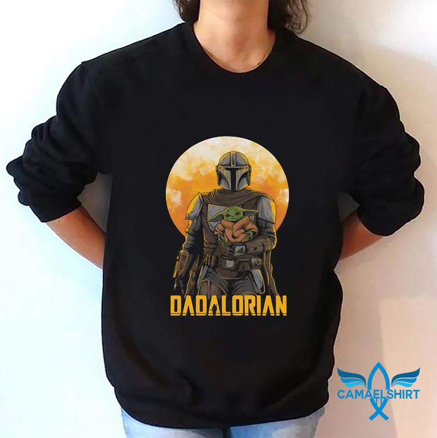 https://images.camaelshirt.com/2021/05/dadalorian-mandalorian-father-s-day-2021-t-shirt-sweatshirt.jpg